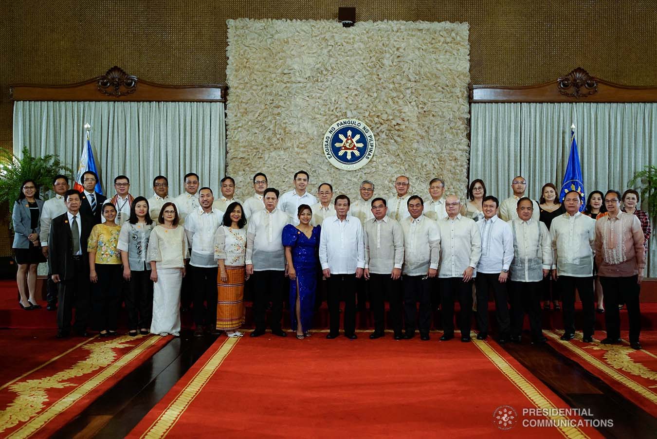 President Rodrigo Roa Duterte poses for posterity with the newly-appointed government officials during the oath-taking ceremony at the Malacañan Palace on January 8, 2020. KING RODRIGUEZ/PRESIDENTIAL PHOTO