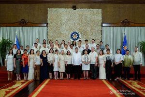 President Rodrigo Roa Duterte poses for posterity with the newly-appointed government officials during the oath-taking ceremony at the Malacañan Palace on January 8, 2020. KING RODRIGUEZ/PRESIDENTIAL PHOTO