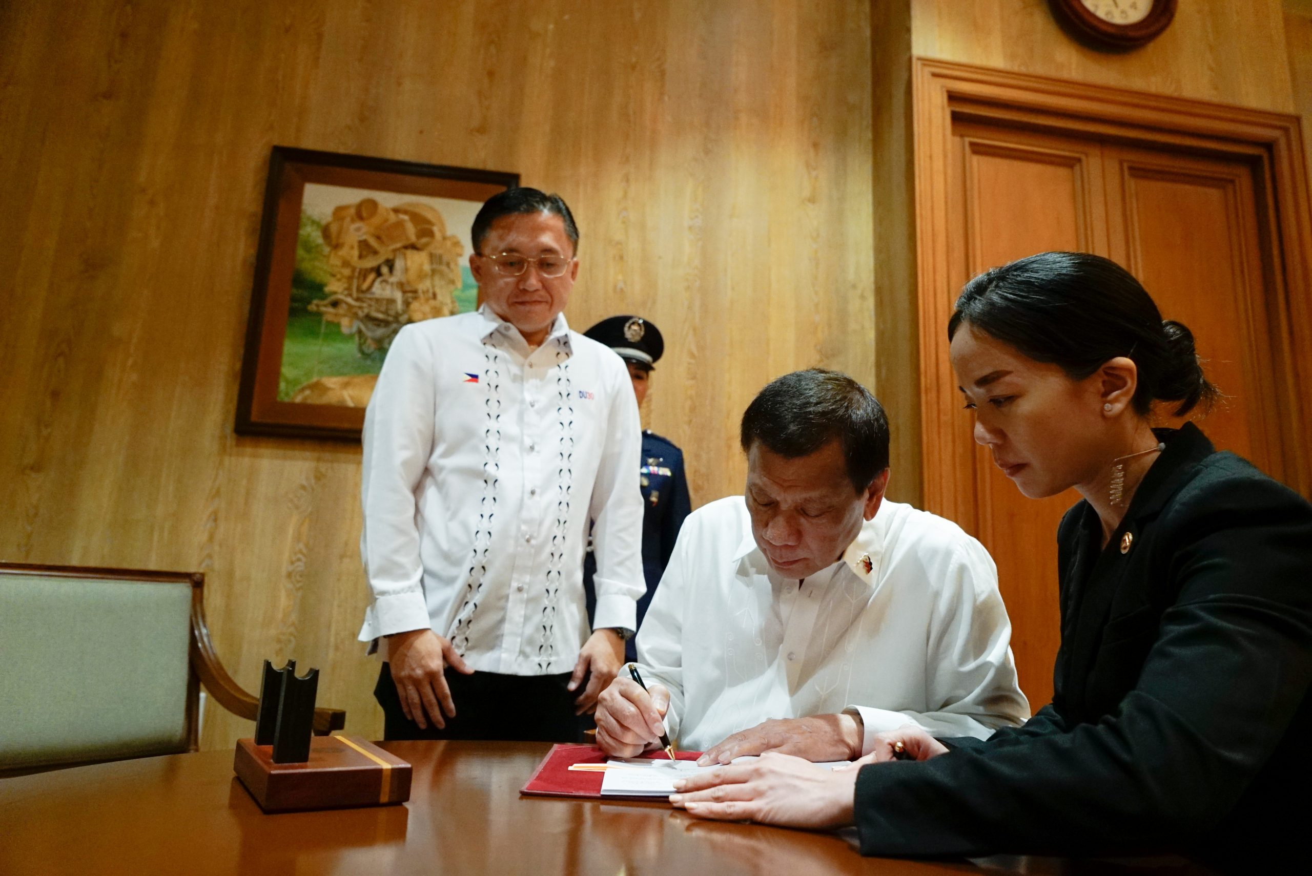 President Rodrigo Roa Duterte signs the Salary Standardization Law of 2019 at the Malacañan Palace on January 8, 2020. With the President is Senator Christopher "Bong" Go. KING RODRIGUEZ/PRESIDENTIAL PHOTO