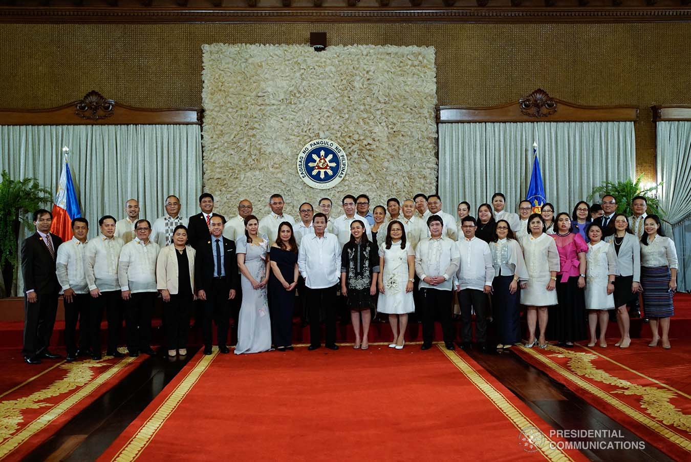 President Rodrigo Roa Duterte poses for posterity with the newly-appointed government officials during the oath-taking ceremony at the Malacañan Palace on January 8, 2020. KING RODRIGUEZ/PRESIDENTIAL PHOTO