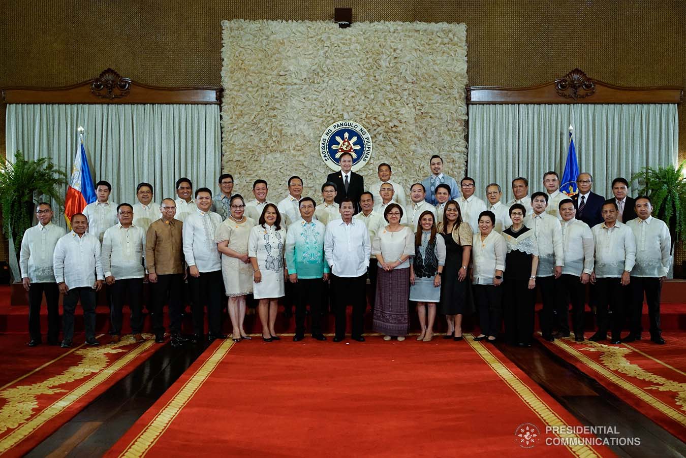 President Rodrigo Roa Duterte poses for posterity with the newly-appointed government officials during the oath-taking ceremony at the Malacañan Palace on January 8, 2020. KING RODRIGUEZ/PRESIDENTIAL PHOTO