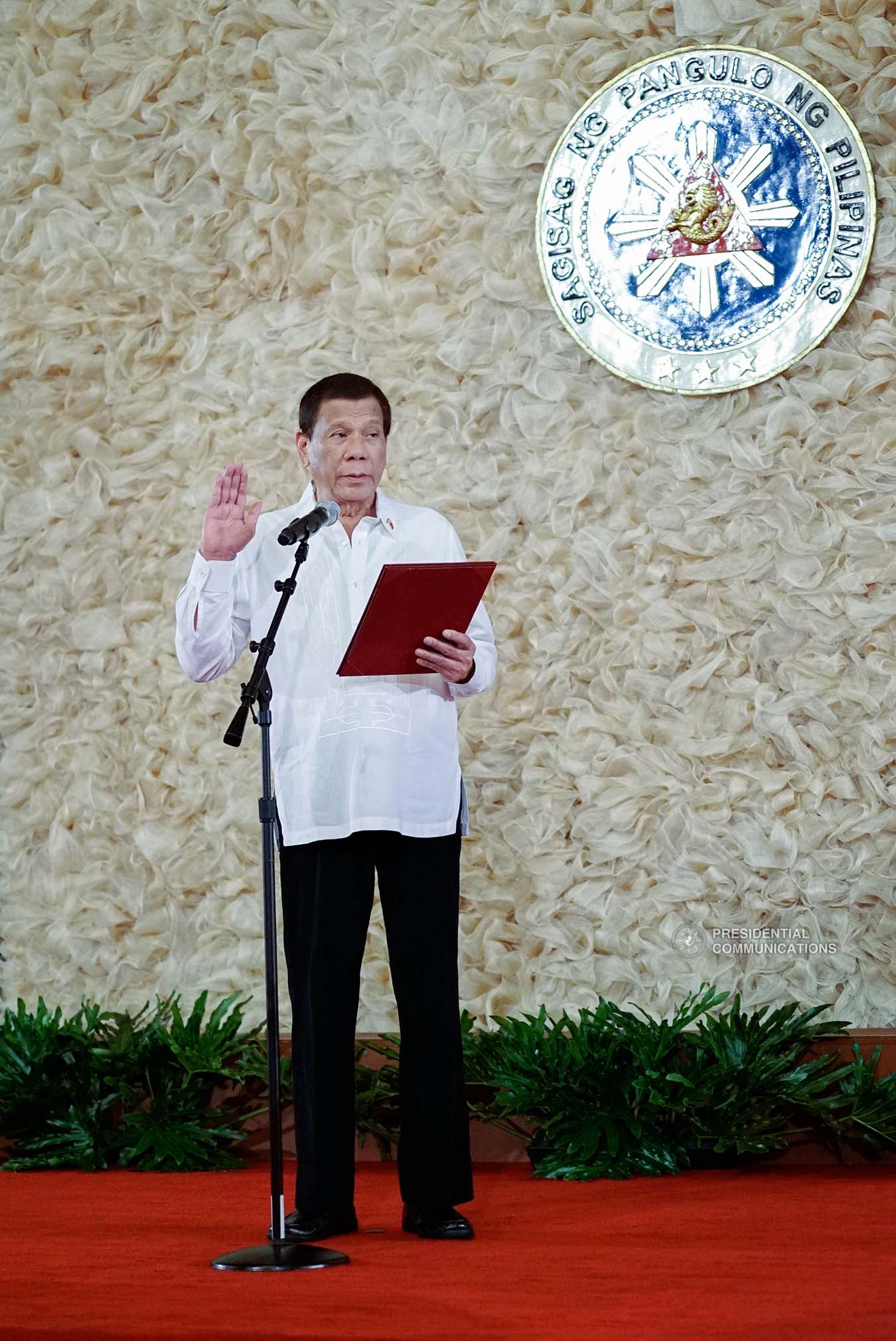 President Rodrigo Roa Duterte swears into office the newly-appointed government officials during the oath-taking ceremony at the Malacañan Palace on January 8, 2020. KING RODRIGUEZ/PRESIDENTIAL PHOTO