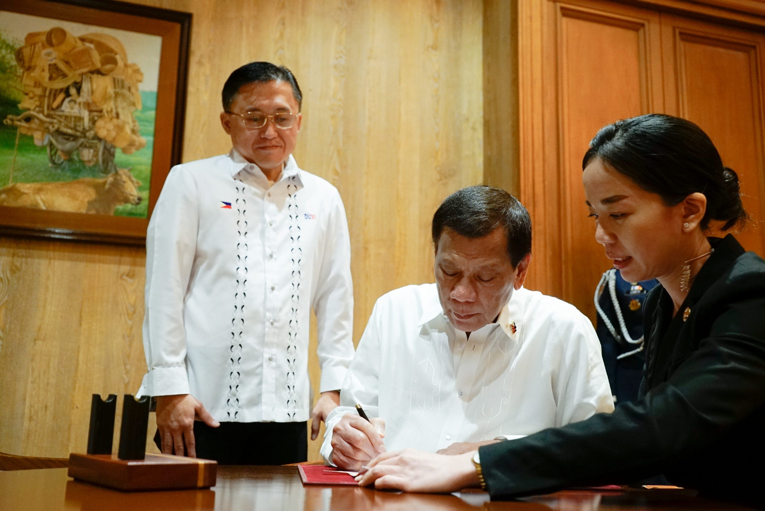 President Rodrigo Roa Duterte signs the Salary Standardization Law of 2019 at the Malacañan Palace on January 8, 2020. With the President is Senator Christopher "Bong" Go. KING RODRIGUEZ/PRESIDENTIAL PHOTO