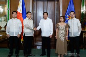 President Rodrigo Roa Duterte poses for posterity with newly-appointed Supreme Court Associate Justice Samuel Gaerlan and his family during the oath-taking ceremony at the Malacañan Palace on January 8, 2020. VALERIE ESCALERA/PRESIDENTIAL PHOTO