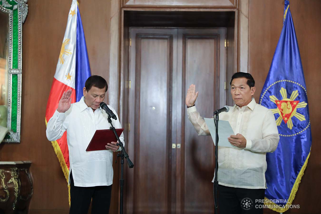 President Rodrigo Roa Duterte administers the oath to newly-appointed Supreme Court Associate Justice Samuel Gaerlan during a ceremony at the Malacañan Palace on January 8, 2020. VALERIE ESCALERA/PRESIDENTIAL PHOTO
