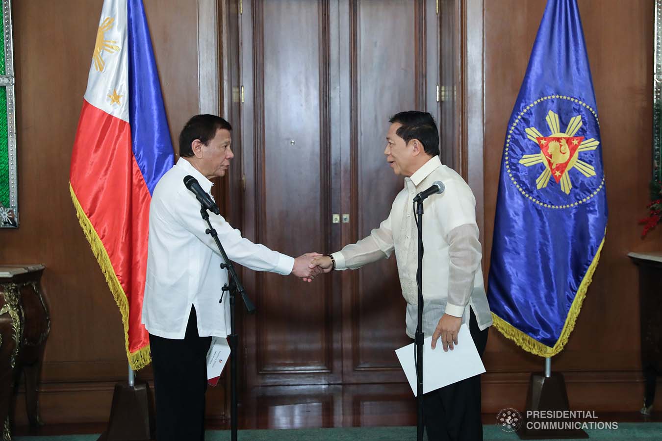 President Rodrigo Roa Duterte congratulates newly-appointed Supreme Court Associate Justice Samuel Gaerlan during the oath-taking ceremony at the Malacañan Palace on January 8, 2020. VALERIE ESCALERA/PRESIDENTIAL PHOTO