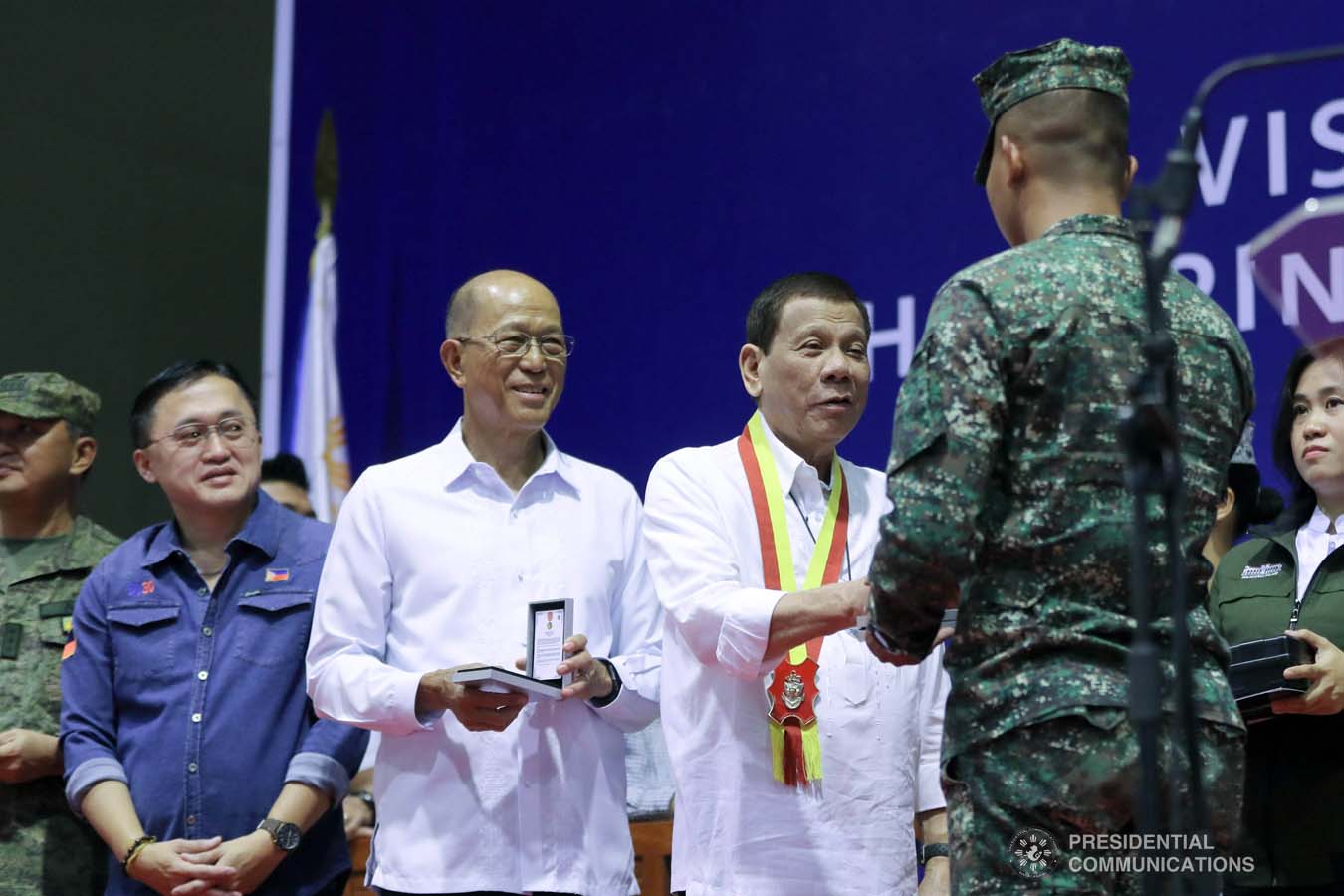 President Rodrigo Roa Duterte confers the Order of Lapu-Lapu Rank of Kamagi on one of the Philippine Marine Corps (PMC) personnel during his visit to the PMC headquarters at Fort Bonifacio in Taguig City on January 13, 2020. The President honored the PMC personnel who took part in the liberation of Marawi City from the terrorists. ALFRED FRIAS/PRESIDENTIAL PHOTO