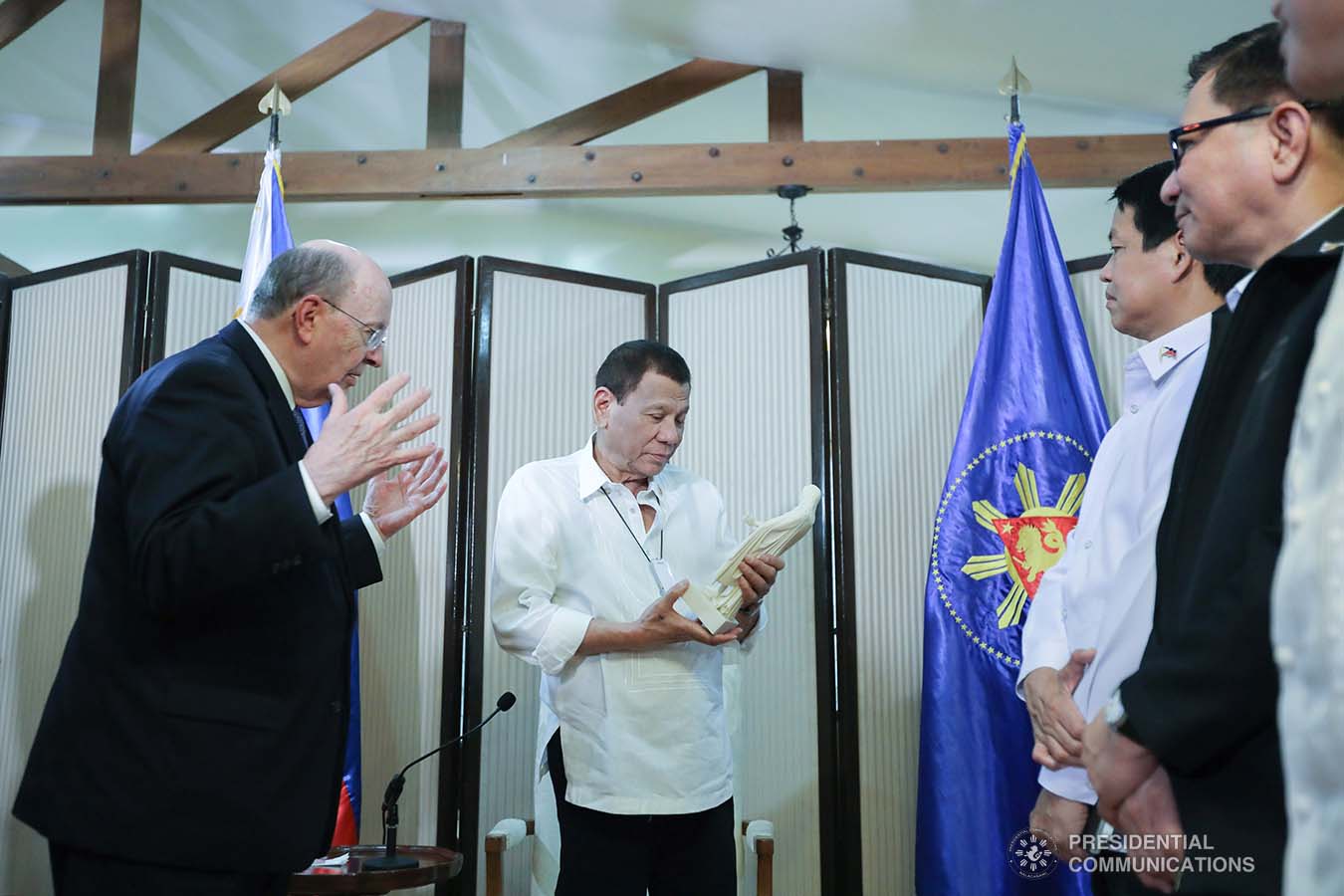 President Rodrigo Roa Duterte receives a token from the officials of the Church of Jesus Christ of Latter-Day Saints who paid a courtesy call on the President at the Malago Clubhouse in Manila on January 15, 2020. ALFRED FRIAS/PRESIDENTIAL PHOTO