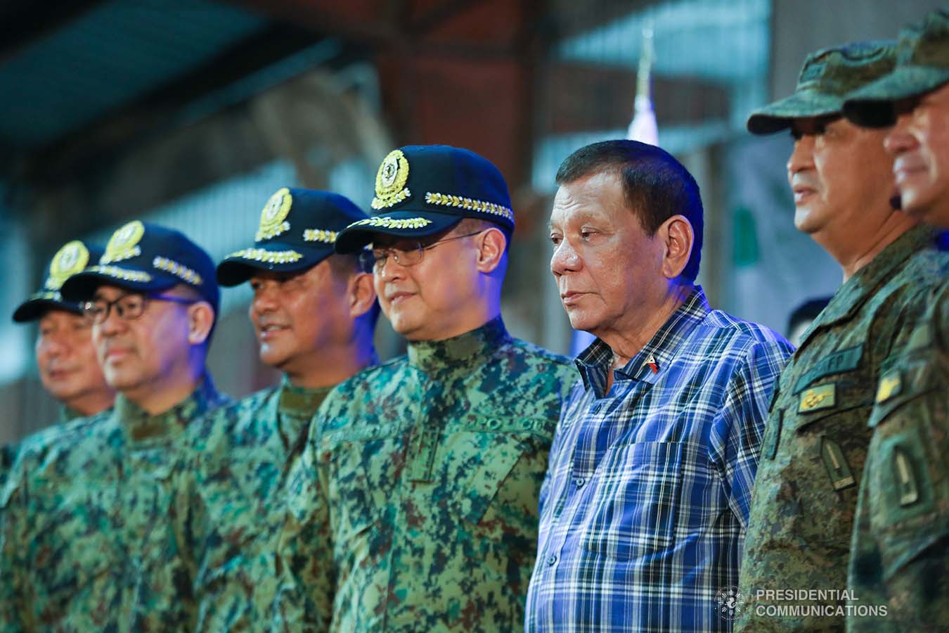 President Rodrigo Roa Duterte poses for posterity with newly-appointed Philippine National Police (PNP) chief Lieutenant General Archie Gamboa and other officials of the PNP during the oath-taking ceremony at the Polytechnic University of the Philippines-Sto. Tomas Campus in Sto. Tomas City, Batangas on January 20, 2020. ACE MORANDANTE/PRESIDENTIAL PHOTO