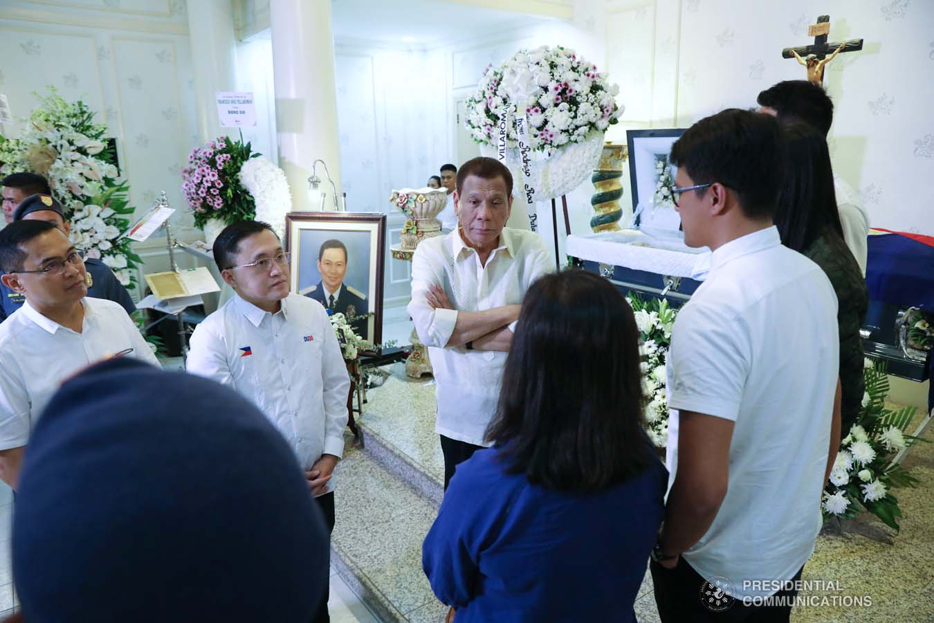 President Rodrigo Roa Duterte condoles with the family of the late Retired Police General Francisco Villaroman as he visited the wake at the Cosmopolitan Funeral Homes in Davao City on January 17, 2020. ROBINSON NIÑAL JR./PRESIDENTIAL PHOTO