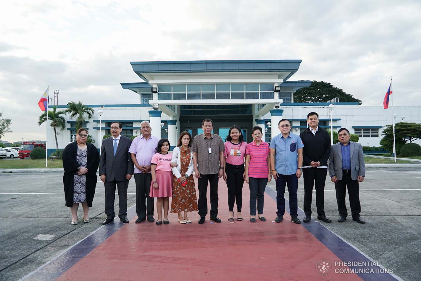 President Rodrigo Roa Duterte poses for posterity with the family of Overseas Filipino Worker (OFW) Roderick Aguinaldo, who is currently imprisoned in Bahrain, during the send-off at the Villamor Air Base in Pasay City on January 23, 2020. The family is set to visit the detained OFW on Saturday. With the President is Senator Christopher "Bong" Go. KING RODRIGUEZ/PRESIDENTIAL PHOTO