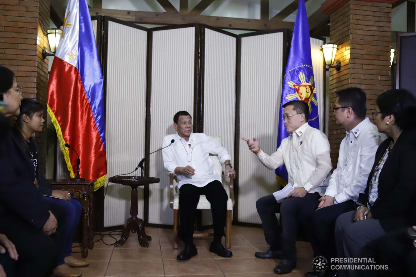 President Rodrigo Roa Duterte holds a meeting with Senator Christopher "Bong" Go and the officials of the National Kidney Transplant Institute at the Malago Clubhouse in Manila on January 15, 2020. PRESIDENTIAL PHOTO