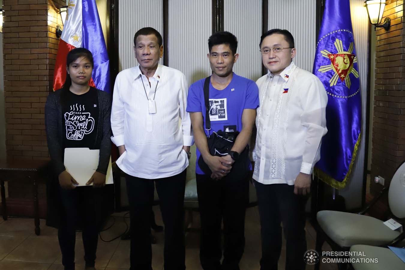 President Rodrigo Roa Duterte poses for posterity with Senator Christopher "Bong" Go, Kendy Aguilo and Ronald Naval during a meeting at the Malago Clubhouse in Manila on January 15, 2020. Aguilo and Naval has sought the assistance of the President and the Senator to have their child Sophie undergo kidney transplant. PRESIDENTIAL PHOTO
