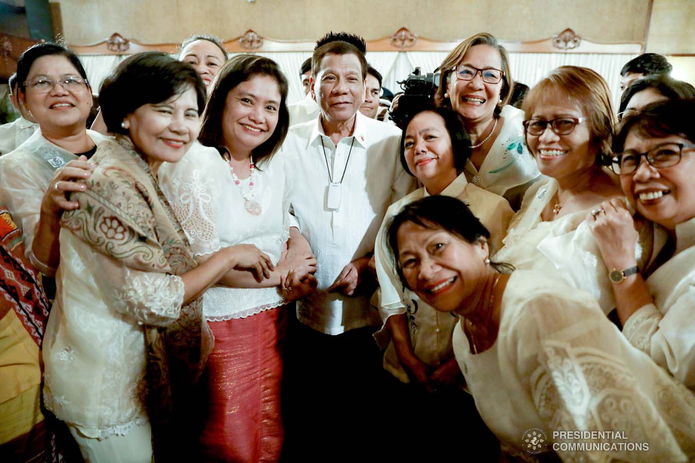 President Rodrigo Roa Duterte poses for posterity with some of the guests during the oath-taking of the new officials of the National Commission for Culture and the Arts (NCCA) and presentation of the 12th Ani ng Dangal awardees at the Malacañan Palace on February 26, 2020. SIMEON CELI JR./PRESIDENTIAL PHOTO