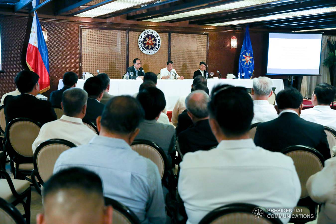 President Rodrigo Roa Duterte convenes with Agriculture Secretary William Dar, Interior and Local Government Secretary Eduardo Año and other officials to discuss the updates on the African Swine Fever during a meeting at the Malacañan Palace on February 25, 2020. ALBERT ALCAIN/PRESIDENTIAL PHOTO