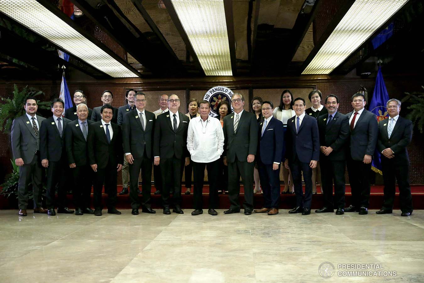 President Rodrigo Roa Duterte poses for posterity with the newly elected officers and board of trustees of the Kapisanan ng mga Brodkaster ng Pilipinas (KBP) during the oath-taking ceremony at the Malacañan Palace on February 12, 2020. SIMEON CELI JR./PRESIDENTIAL PHOTO