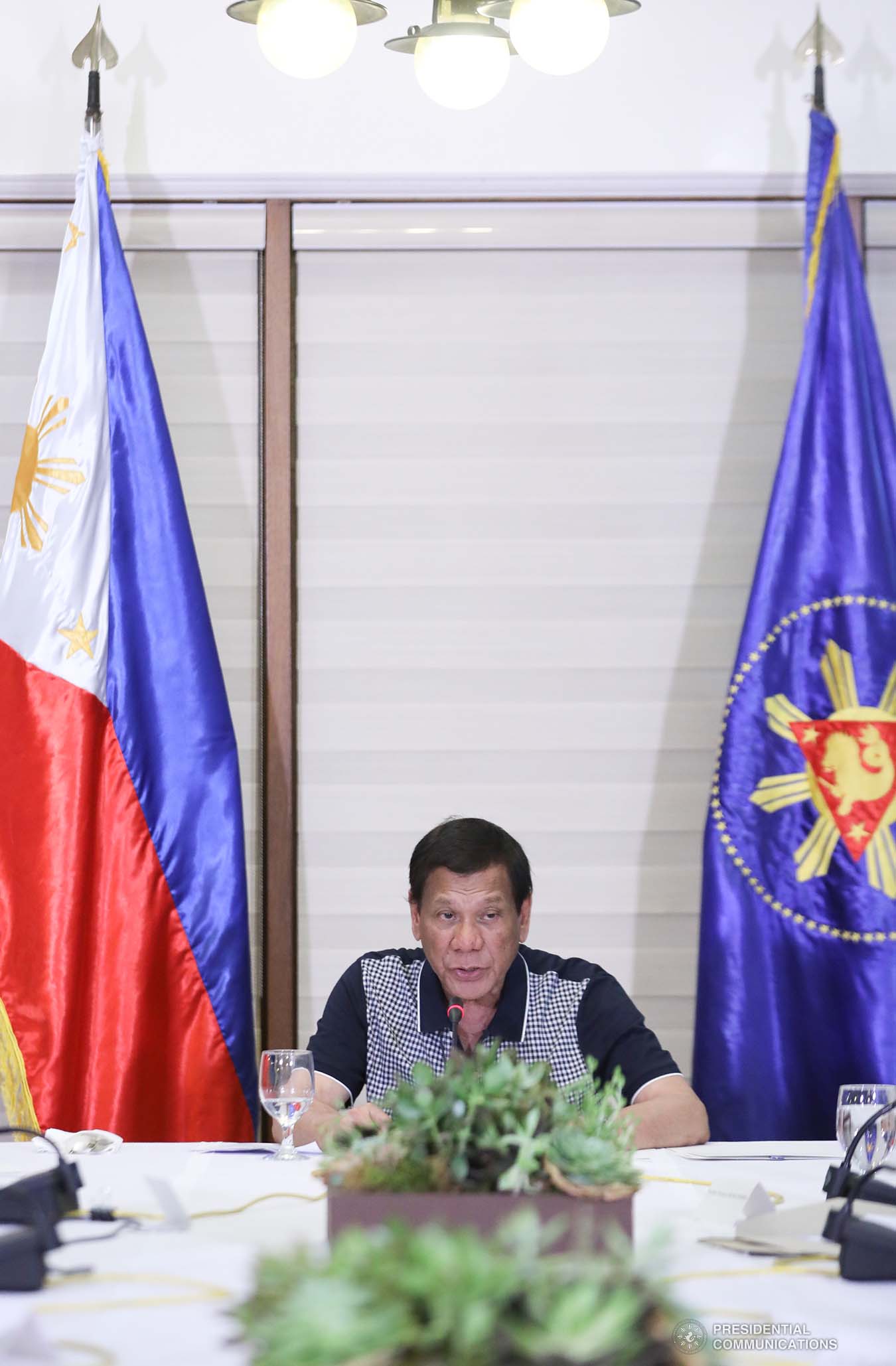President Rodrigo Roa Duterte holds a meeting with the officials of the Inter-Agency Task Force for the Management of Emerging Infectious Diseases at the Malago Clubhouse in Malacañang on March 19, 2020. ACE MORANDANTE/PRESIDENTIAL PHOTO