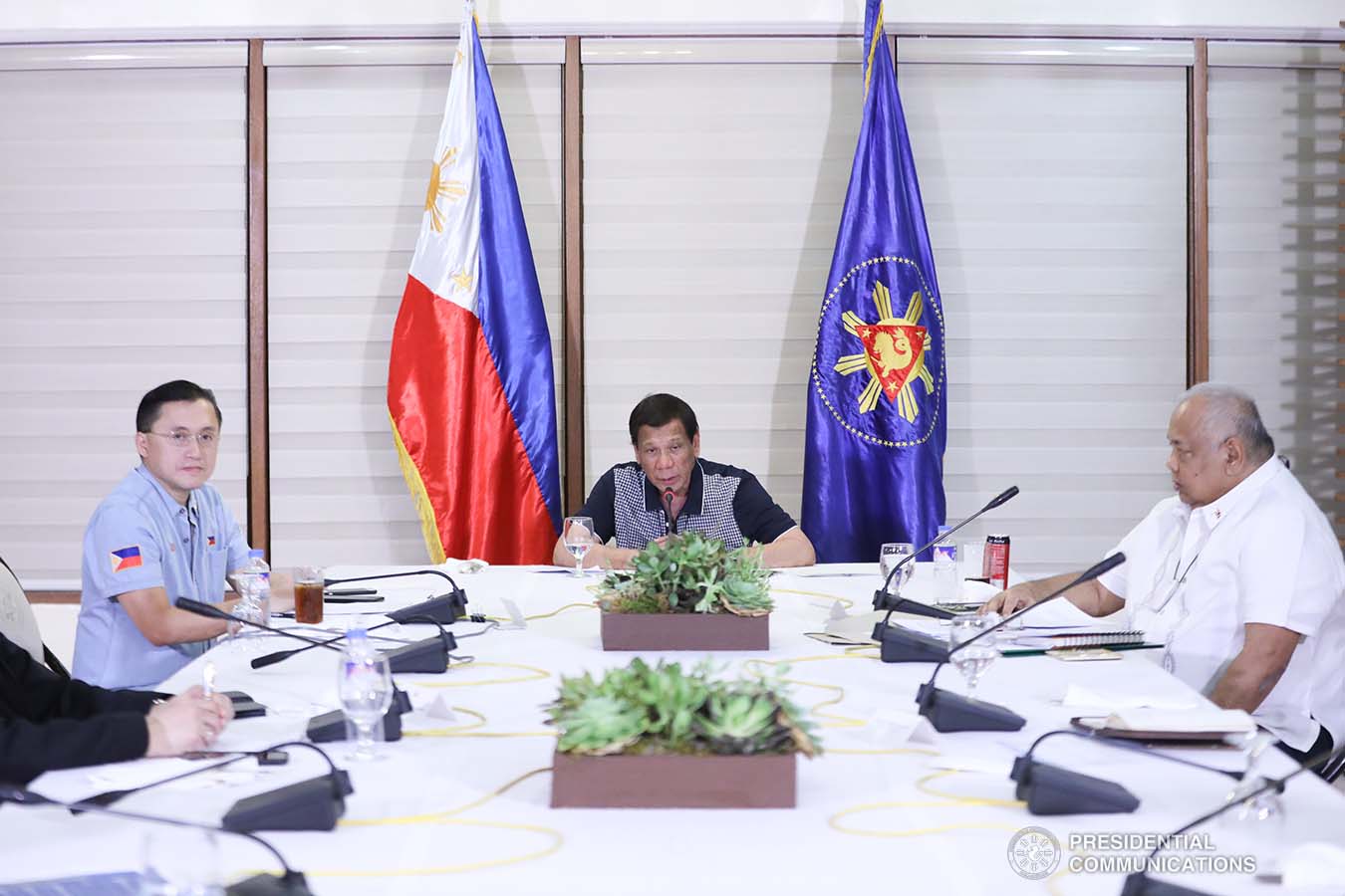 President Rodrigo Roa Duterte holds a meeting with the officials of the Inter-Agency Task Force for the Management of Emerging Infectious Diseases at the Malago Clubhouse in Malacañang on March 19, 2020. ACE MORANDANTE/PRESIDENTIAL PHOTO