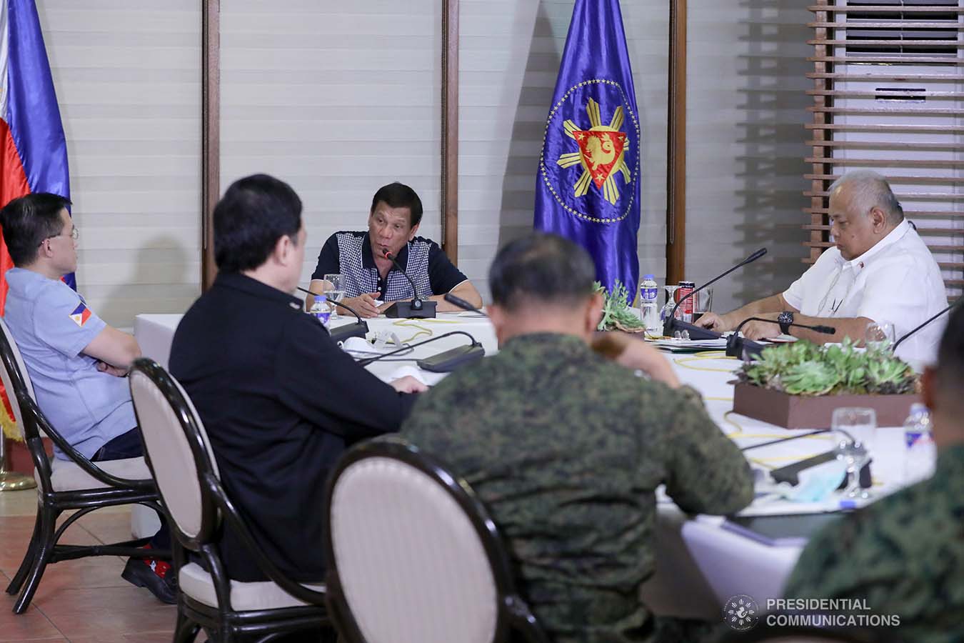President Rodrigo Roa Duterte holds a meeting with the officials of the Inter-Agency Task Force for the Management of Emerging Infectious Diseases at the Malago Clubhouse in Malacañang on March 19, 2020.