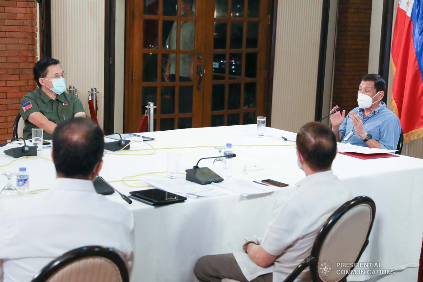 President Rodrigo Roa Duterte holds a meeting with some members of the Inter-Agency Task Force on the Emerging Infectious Diseases (IATF-EID) at the Malago Clubhouse in Malacañang on April 8, 2020. TOTO LOZANO/PRESIDENTIAL PHOTO