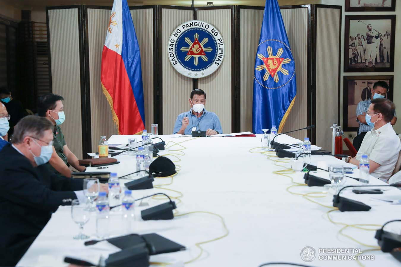President Rodrigo Roa Duterte holds a meeting with some members of the Inter-Agency Task Force on the Emerging Infectious Diseases (IATF-EID) at the Malago Clubhouse in Malacañang on April 8, 2020. TOTO LOZANO/PRESIDENTIAL PHOTO