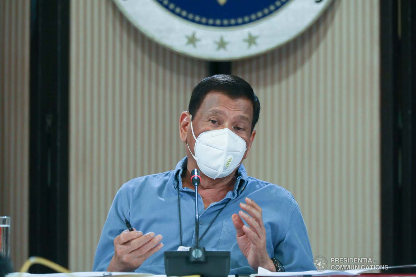 President Rodrigo Roa Duterte holds a meeting with some members of the Inter-Agency Task Force on the Emerging Infectious Diseases (IATF-EID) at the Malago Clubhouse in Malacañang on April 8, 2020. TOTO LOZANO/PRESIDENTIAL PHOTO