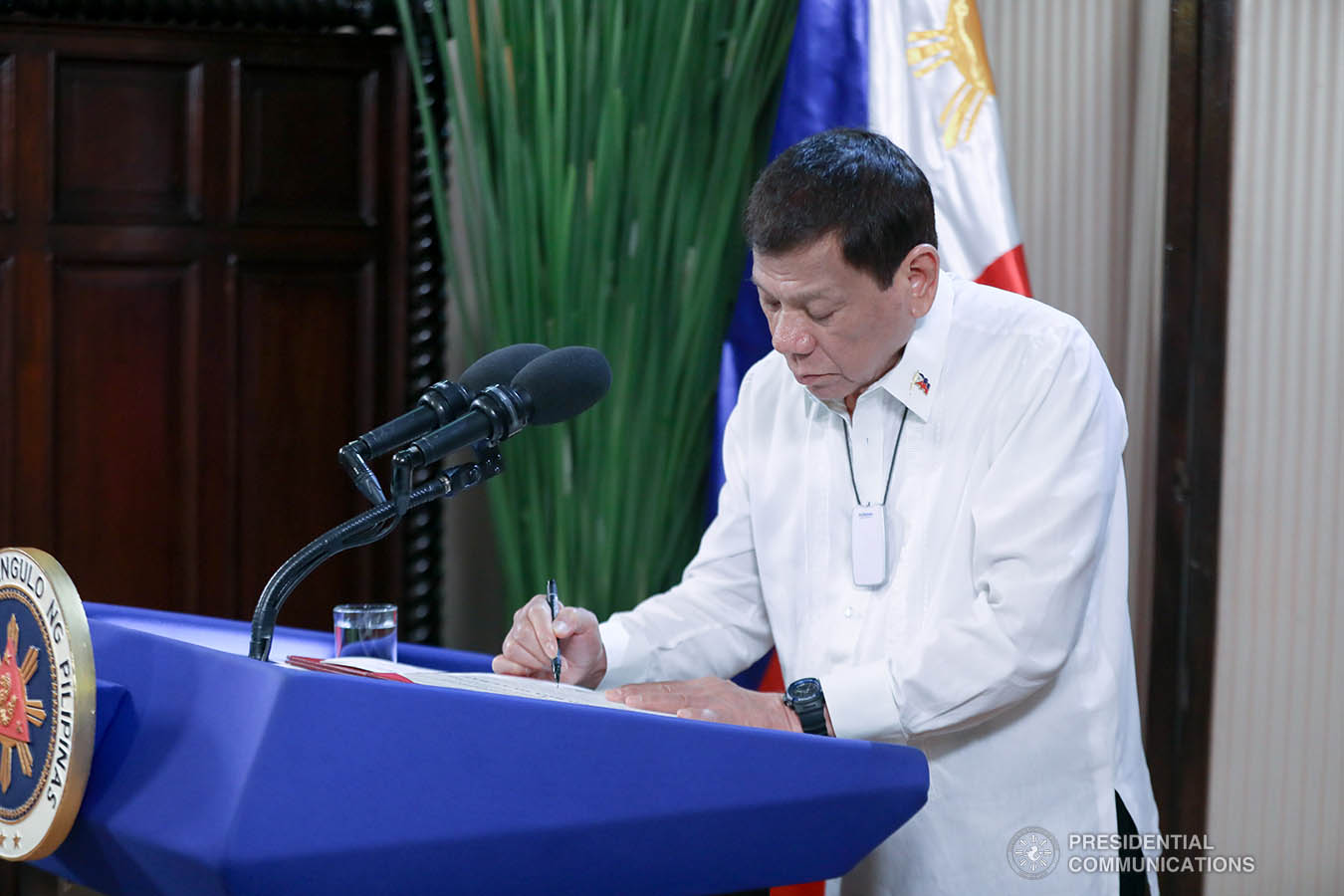 President Rodrigo Roa Duterte signs the Pardon of Punishment to all outstanding punishments of the underclassmen of the Cadet Corps Armed Forces of the Philippines while delivering his speech during the simultaneous commencement exercises of the Philippine Military Academy "Masidlawin" Class of 2020 and the Philippine National Police Academy "Mandayug" Class of 2020 at the Malago Clubhouse in Malacañang, Manila on May 22, 2020. The commencement exercises were held online while proper social distancing protocols were observed amid the COVID-19 pandemic. ACE MORANDANTE/PRESIDENTIAL PHOTO
