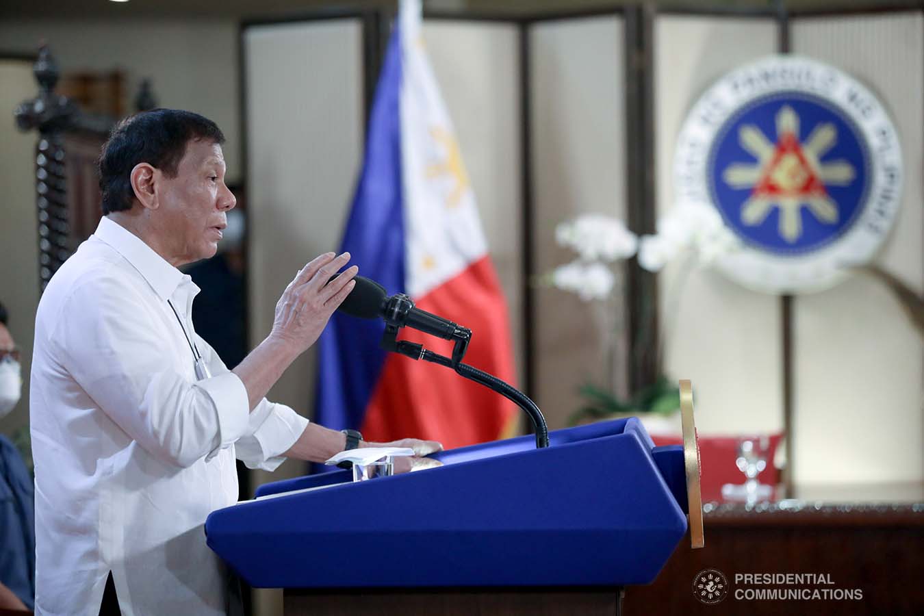 President Rodrigo Roa Duterte congratulates the personnel of the Philippine Army and Philippine Air Force for their successful operations against the New People's Army as he delivers a speech following a meeting at the Malago Clubhouse in Malacañang, Manila on May 26, 2020. TOTO LOZANO/PRESIDENTIAL PHOTO