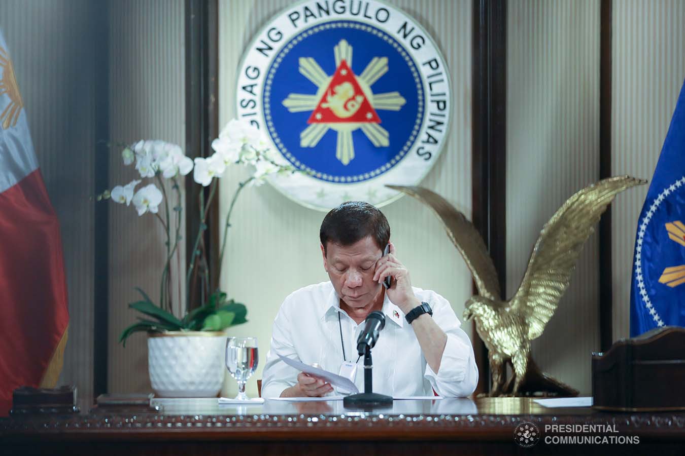 President Rodrigo Roa Duterte talks on the phone with Socialist Republic of Vietnam Prime Minister Nguyen Phuc at the Malago Clubhouse in Malacañang, Manila on May 26, 2020. KARL NORMAN ALONZO/PRESIDENTIAL PHOTO