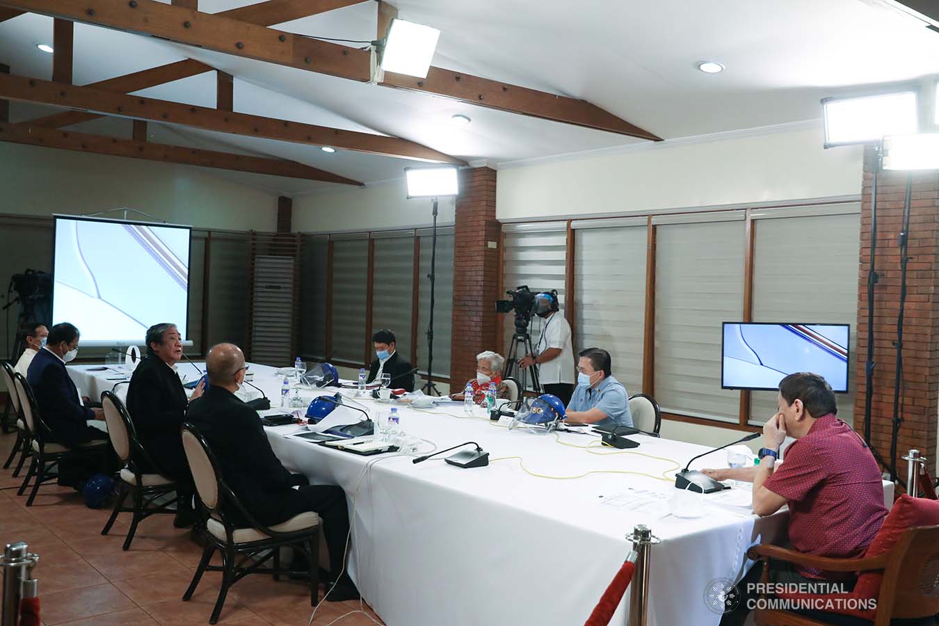 President Rodrigo Roa Duterte holds a meeting with members of the Inter-Agency Task Force on the Emerging Infectious Diseases (IATF-EID) at the Malago Clubhouse in Malacañang on May 28, 2020. ACE MORANDANTE/PRESIDENTIAL PHOTO