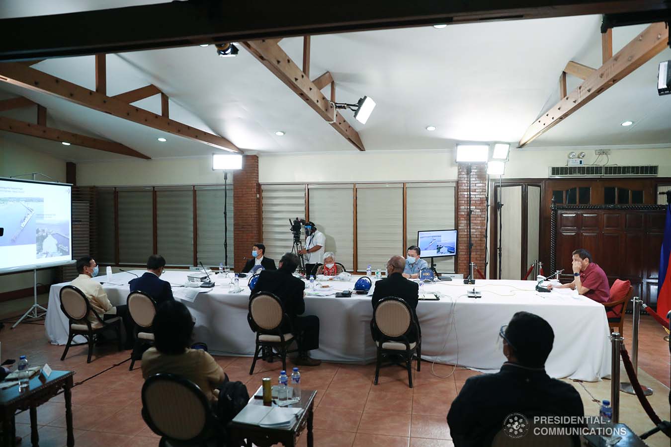 President Rodrigo Roa Duterte holds a meeting with members of the Inter-Agency Task Force on the Emerging Infectious Diseases (IATF-EID) at the Malago Clubhouse in Malacañang on May 28, 2020. ACE MORANDANTE/PRESIDENTIAL PHOTO