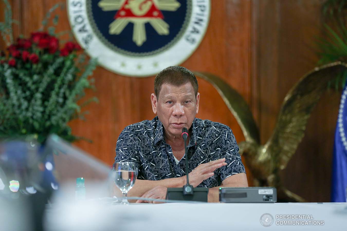 President Rodrigo Roa Duterte talks to the people after holding a meeting with the Inter-Agency Task Force on the Emerging Infectious Diseases (IATF-EID) core members at the Malago Clubhouse in Malacañang on June 30, 2020. SIMEON CELI JR./PRESIDENTIAL PHOTO