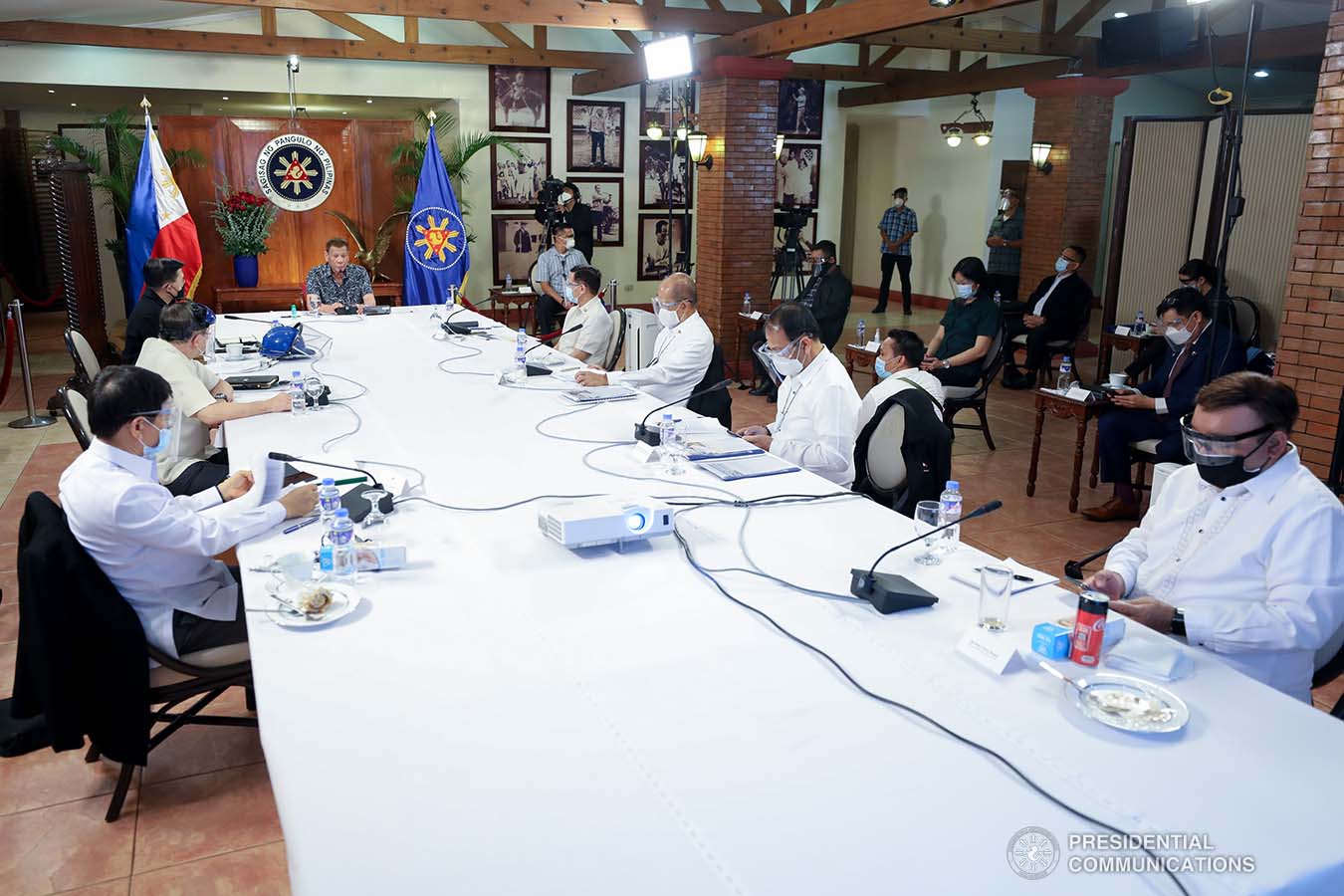 President Rodrigo Roa Duterte holds a meeting with the Inter-Agency Task Force on the Emerging Infectious Diseases (IATF-EID) core members at the Malago Clubhouse in Malacañang on June 30, 2020. SIMEON CELI JR./PRESIDENTIAL PHOTO