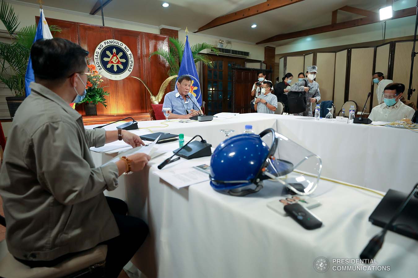 President Rodrigo Roa Duterte talks to the people after holding a meeting with the Inter-Agency Task Force on the Emerging Infectious Diseases (IATF-EID) core members at the Malago Clubhouse in Malacañang on July 15, 2020. SIMEON CELI JR./PRESIDENTIAL PHOTO