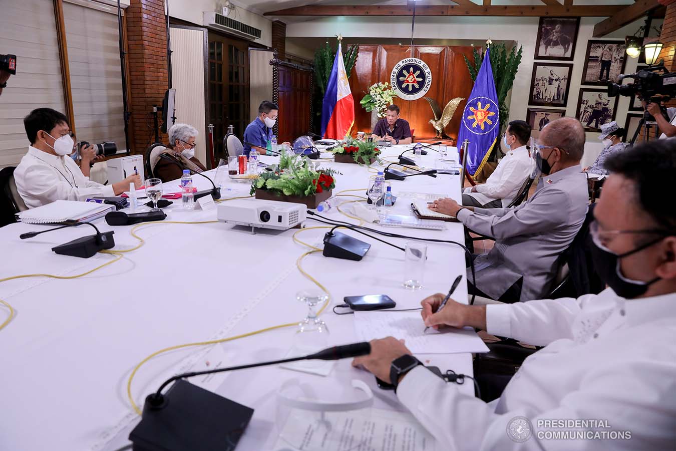 President Rodrigo Roa Duterte talks to the people after holding a meeting with the Inter-Agency Task Force on the Emerging Infectious Diseases (IATF-EID) core members at the Malago Clubhouse in Malacañang on July 21, 2020. ROBINSON NIÑAL JR./PRESIDENTIAL PHOTO