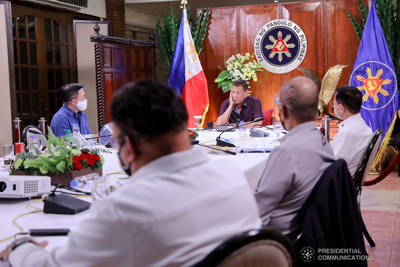 President Rodrigo Roa Duterte talks to the people after holding a meeting with the Inter-Agency Task Force on the Emerging Infectious Diseases (IATF-EID) core members at the Malago Clubhouse in Malacañang on July 21, 2020. ROBINSON NIÑAL JR./PRESIDENTIAL PHOTO