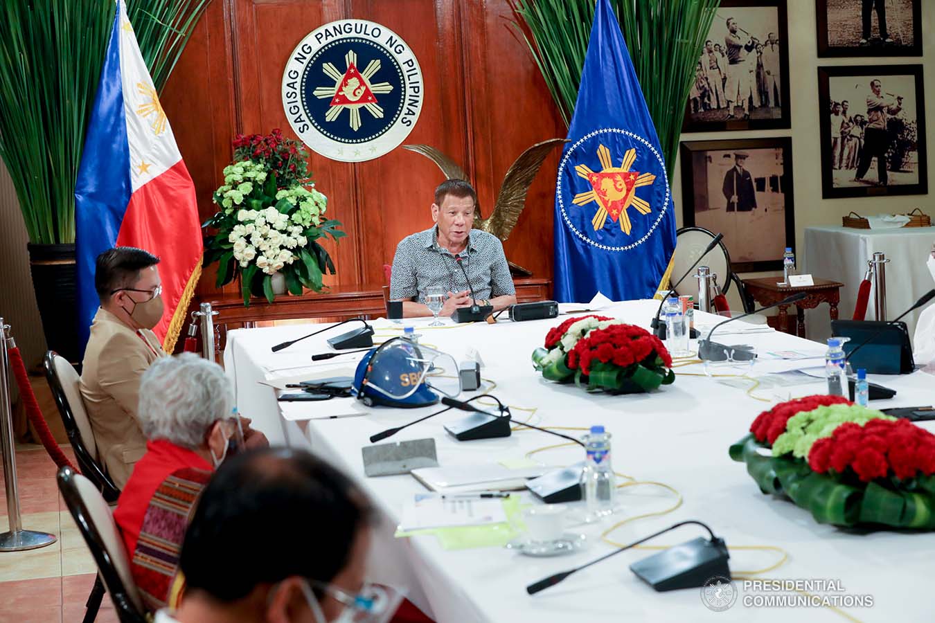President Rodrigo Roa Duterte talks to the people after holding a meeting with the Inter-Agency Task Force on the Emerging Infectious Diseases (IATF-EID) core members at the Malago Clubhouse in Malacañang on August 31, 2020. TOTO LOZANO/PRESIDENTIAL PHOTO