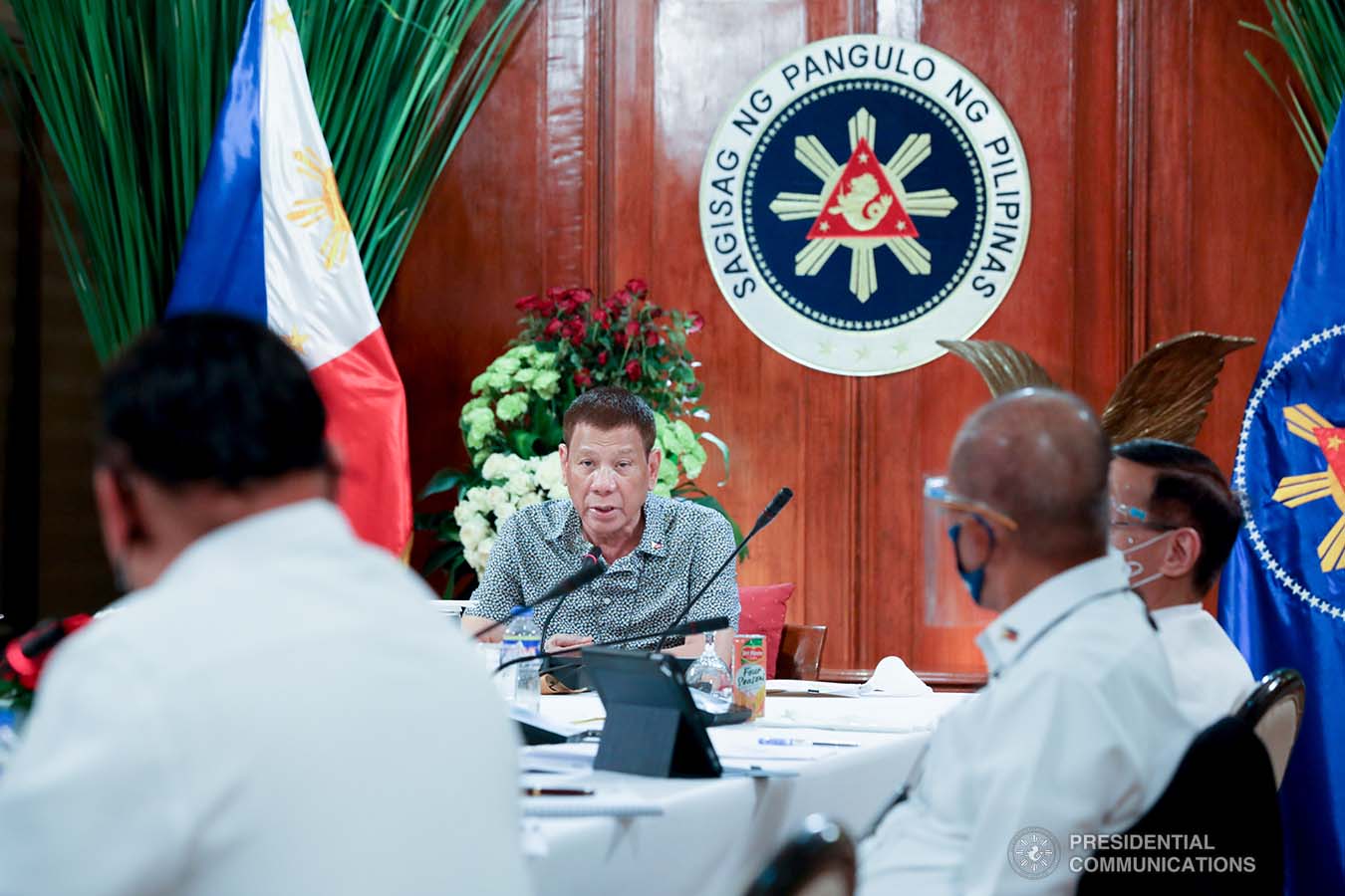 President Rodrigo Roa Duterte talks to the people after holding a meeting with the Inter-Agency Task Force on the Emerging Infectious Diseases (IATF-EID) core members at the Malago Clubhouse in Malacañang on August 31, 2020. TOTO LOZANO/PRESIDENTIAL PHOTO