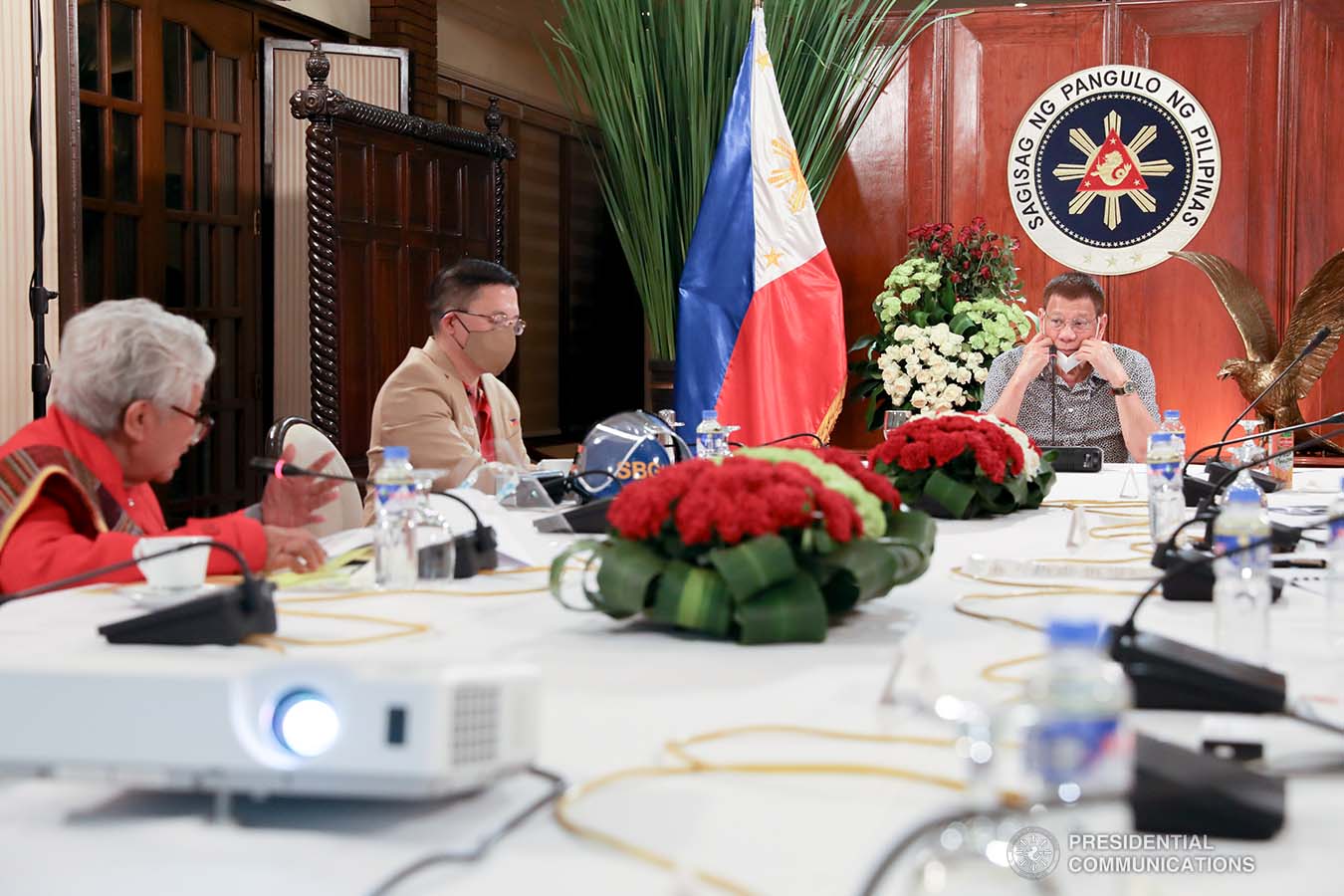 President Rodrigo Roa Duterte confers with Education Secretary Leonor Briones during a meeting with the Inter-Agency Task Force on the Emerging Infectious Diseases (IATF-EID) core members at the Malago Clubhouse in Malacañang on August 31, 2020. TOTO LOZANO/PRESIDENTIAL PHOTO