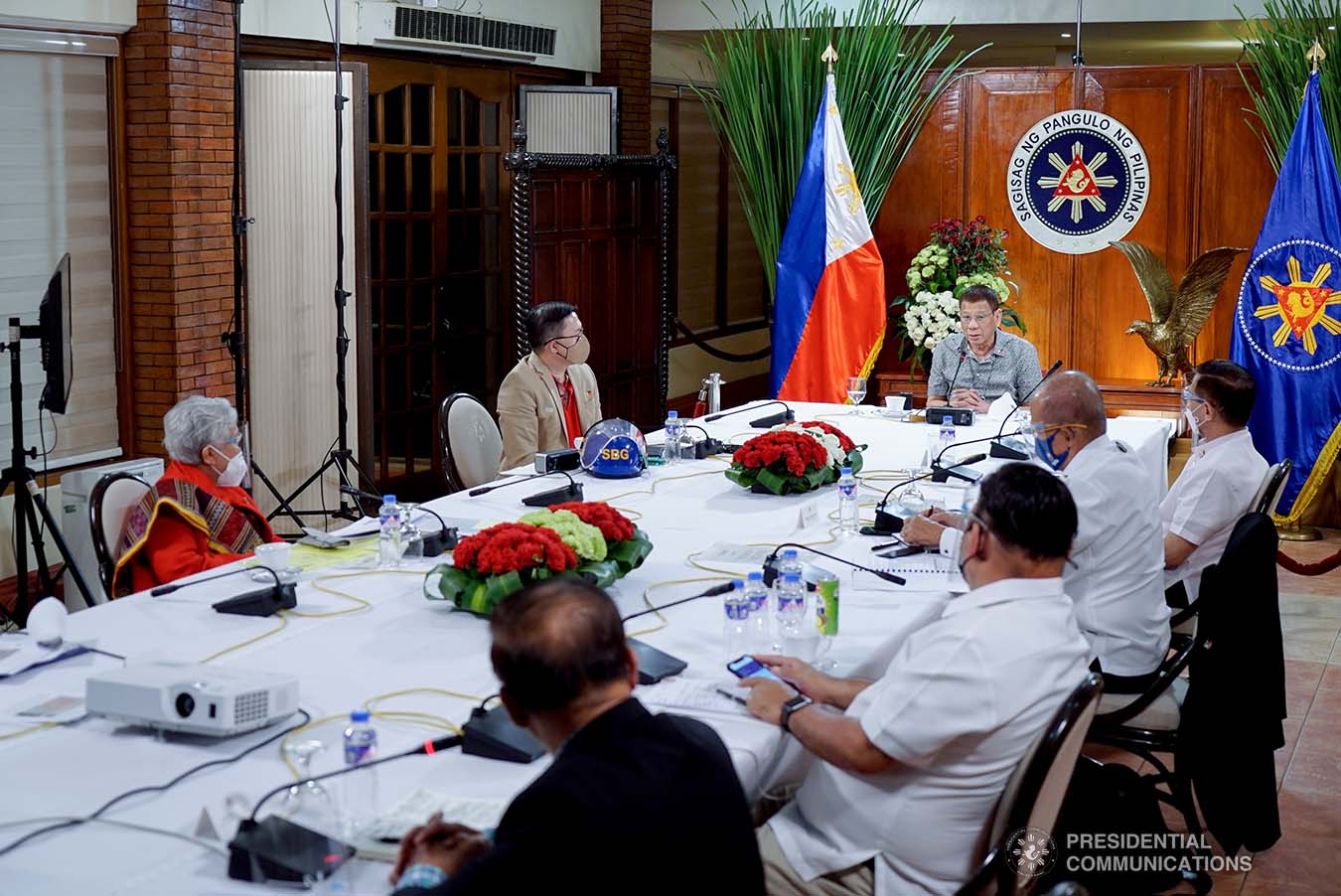 President Rodrigo Roa Duterte holds a meeting with the Inter-Agency Task Force on the Emerging Infectious Diseases (IATF-EID) core members at the Malago Clubhouse in Malacañang on August 31, 2020. KING RODRIGUEZ/PRESIDENTIAL PHOTO