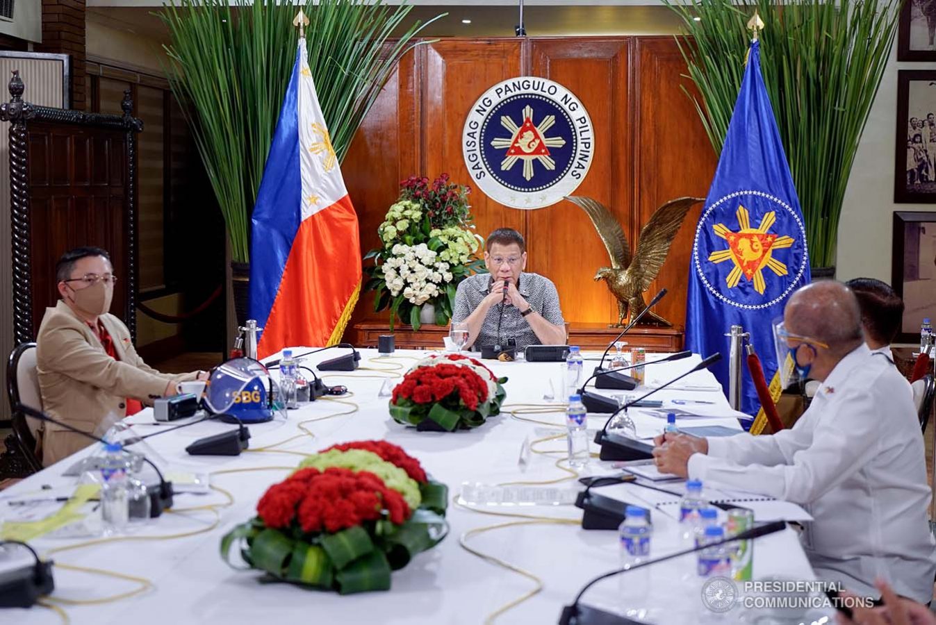 President Rodrigo Roa Duterte holds a meeting with the Inter-Agency Task Force on the Emerging Infectious Diseases (IATF-EID) core members at the Malago Clubhouse in Malacañang on August 31, 2020. KING RODRIGUEZ/PRESIDENTIAL PHOTO