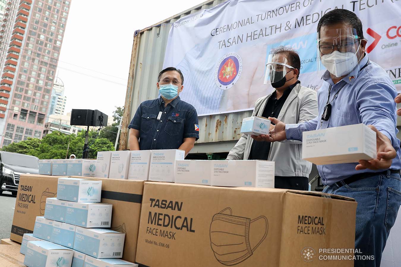 Executive Secretary Salvador Medialdea and Senator Christopher Go witness the ceremonial turnover of one million face masks between Philippine Postal Corporation Chairman Norman Fulgencio and Presidential Management Staff Assistant Secretary Joseph Encabo at the Rizal Park Hotel in Manila on September 17, 2020. REY BANIQUET/ PRESIDENTIAL PHOTOS