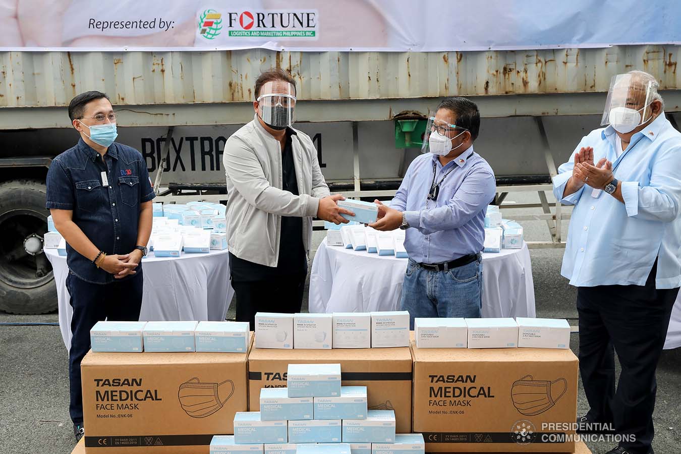 Executive Secretary Salvador Medialdea and Senator Christopher Go witness the ceremonial turnover of one million face masks between Philippine Postal Corporation Chairman Norman Fulgencio and Presidential Management Staff Assistant Secretary Joseph Encabo at the Rizal Park Hotel in Manila on September 17, 2020. REY BANIQUET/ PRESIDENTIAL PHOTOS