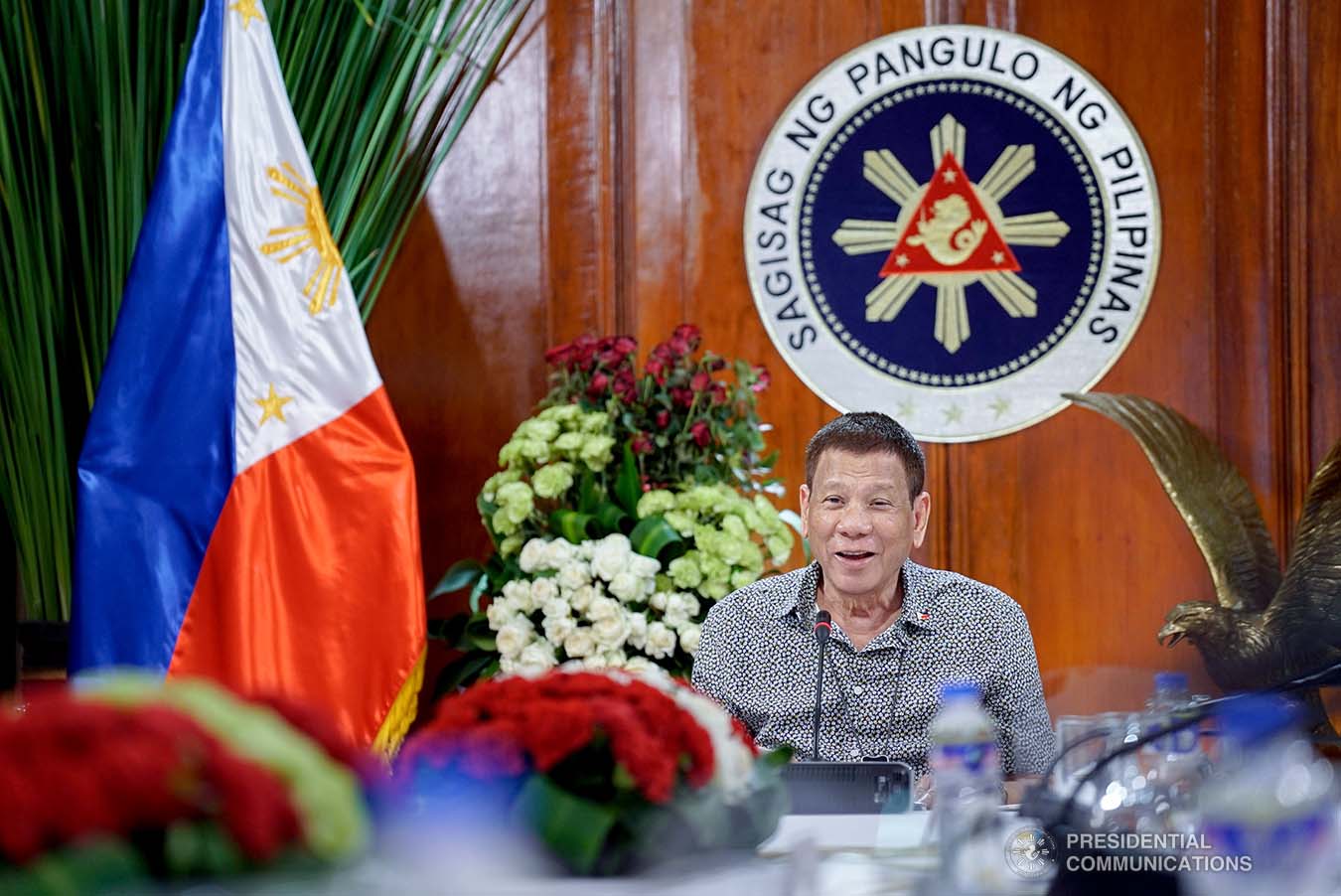 President Rodrigo Roa Duterte talks to the people after holding a meeting with the Inter-Agency Task Force on the Emerging Infectious Diseases (IATF-EID) core members at the Malago Clubhouse in Malacañang on August 31, 2020. KING RODRIGUEZ/PRESIDENTIAL PHOTO