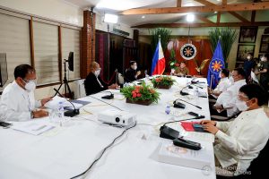 President Rodrigo Roa Duterte presides over a meeting with the Inter-Agency Task Force on the Emerging Infectious Diseases (IATF-EID) core members prior to his talk to the people at the Malago Clubhouse in Malacañang on September 28, 2020. ROBINSON NIÑAL/ PRESIDENTIAL PHOTO