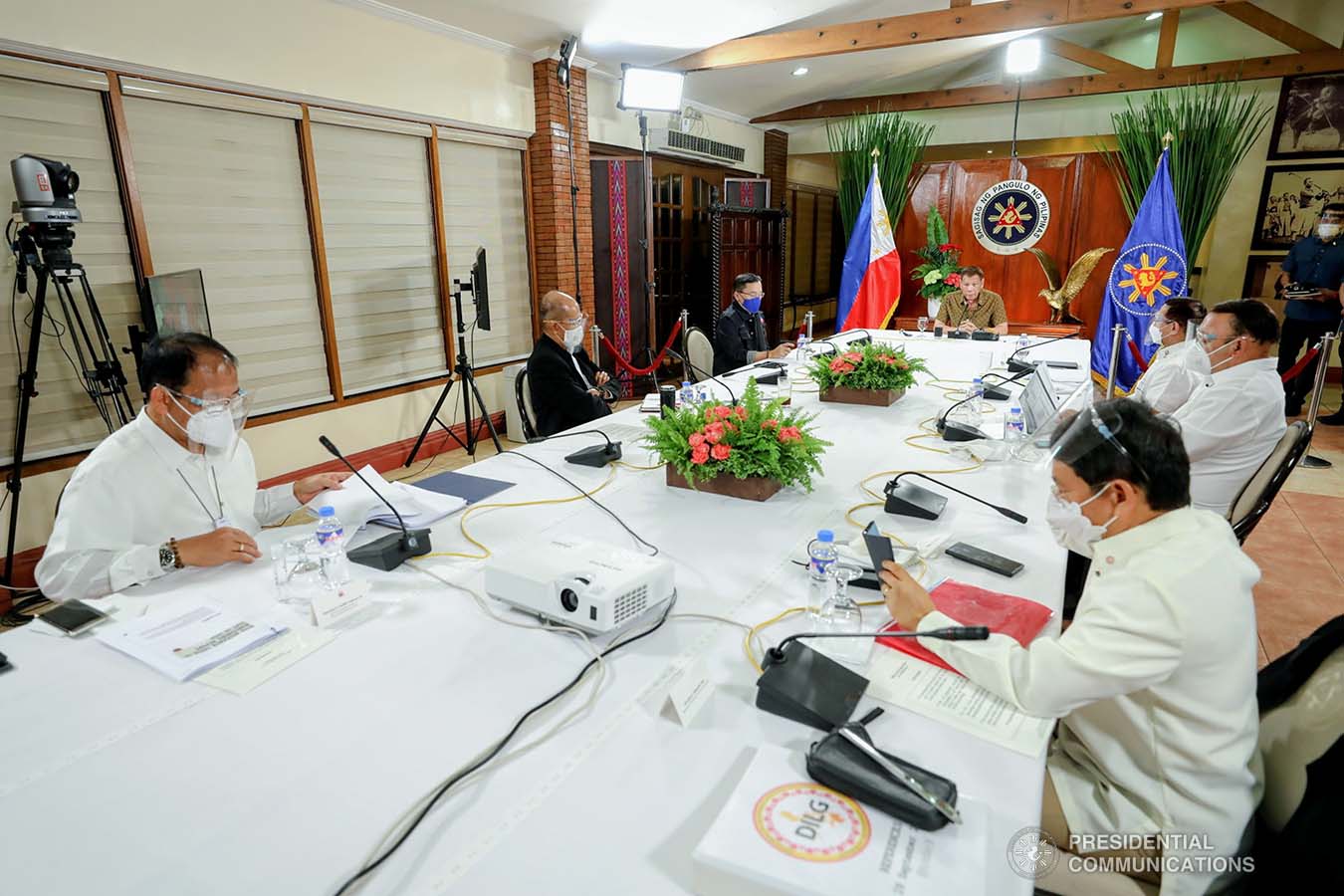 President Rodrigo Roa Duterte presides over a meeting with the Inter-Agency Task Force on the Emerging Infectious Diseases (IATF-EID) core members prior to his talk to the people at the Malago Clubhouse in Malacañang on September 28, 2020. RICHARD MADELO/ PRESIDENTIAL PHOTO