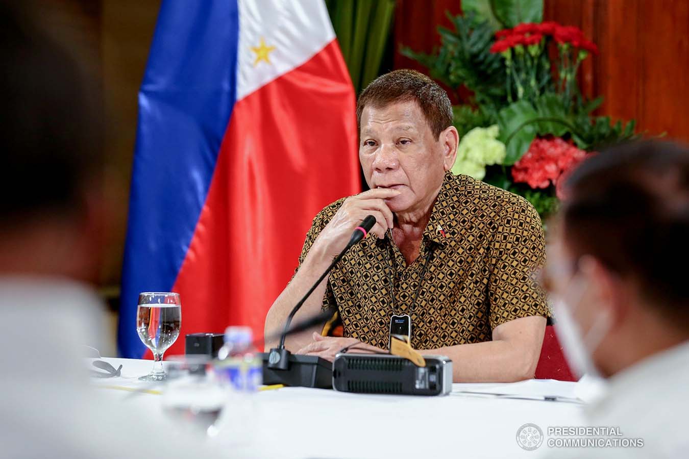 President Rodrigo Roa Duterte talks to the people after holding a meeting with the Inter-Agency Task Force on the Emerging Infectious Diseases (IATF-EID) core members at the Malago Clubhouse in Malacañang on September 28, 2020. RICHARD MADELO/ PRESIDENTIAL PHOTO