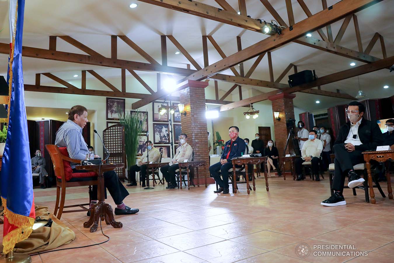 President Rodrigo Roa Duterte speaks with House Speaker Alan Peter Cayetano, Marinduque Representative Lord Allan Jay Velasco and several members of the House of Representatives in a meeting at the Malacañang Golf (MALAGO) Clubhouse in Malacañang Park, Manila on September 29, 2020. The President called on Cayetano and Velasco, who were accompanied by their respective partymates and supporters in the Lower House, to discuss matters affecting Congress lately. ROBINSON NIÑAL/PRESIDENTIAL PHOTO
