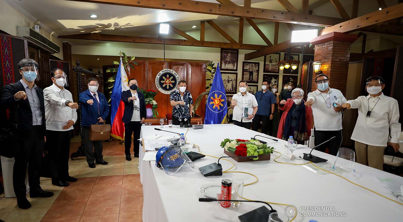 President Rodrigo Roa Duterte flashes his signature pose with the core members of the Inter-Agency Task Force on the Emerging Infectious Diseases (IATF-EID) after holding a meeting at the Malago Clubhouse in Malacañang on October 5, 2020. SIMEON CELI/ PRESIDENTIAL PHOTO