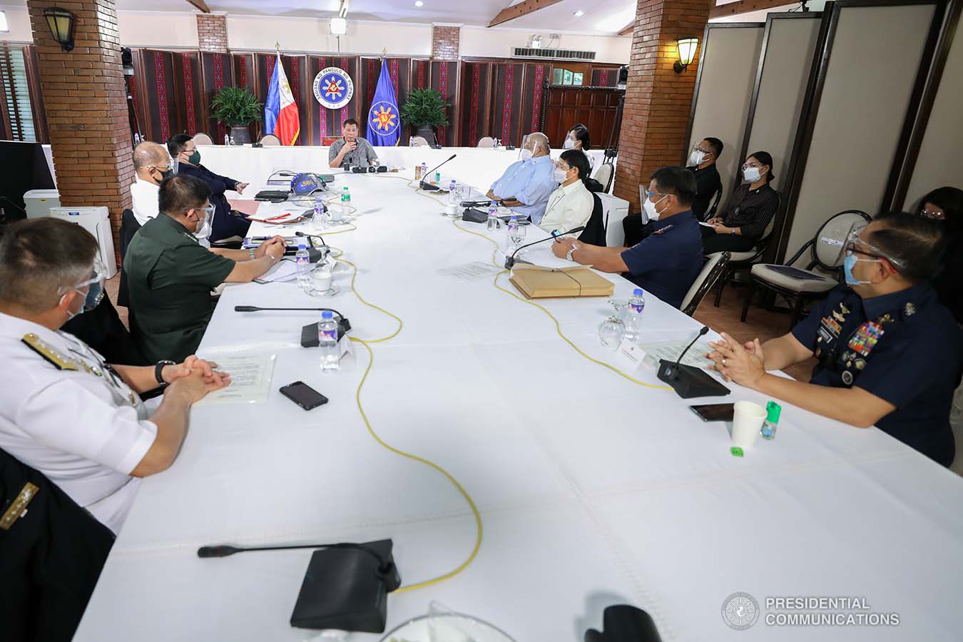 President Rodrigo Roa Duterte discusses matters with officials of the Philippine National Police and the Armed Forces of the Philippines prior to his announcement at the Malacañang Golf (Malago) Clubhouse in Malacañang Park, Manila on October 8, 2020. The President together with Executive Secretary Salvador Medialdea, Interior and Local Government Secretary Eduardo Año, and Senator Christopher "Bong" Go made an announcement discussing the impasse in Congress and called on its members to resolve the issues on the passing of the national budget for 2021. SIMEON CELI/ PRESIDENTIAL PHOTO